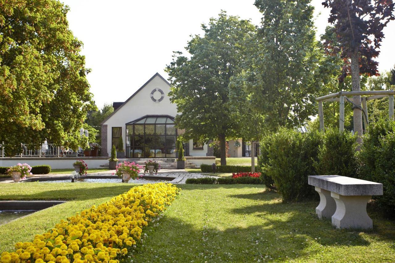 ホテル オステルリー ラ ブリケトリ ヴィネ エクステリア 写真 The new crematorium