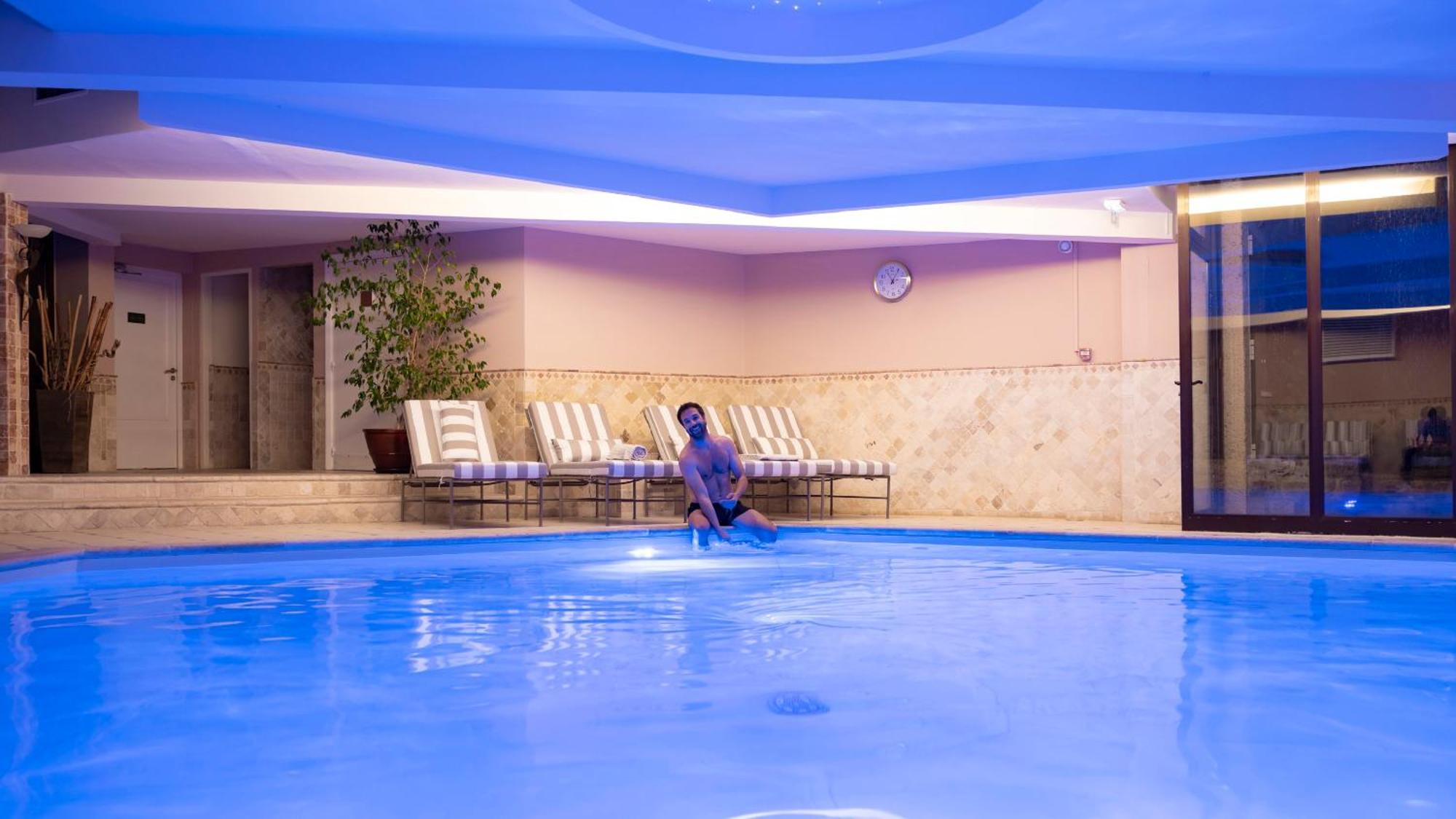 ホテル オステルリー ラ ブリケトリ ヴィネ エクステリア 写真 The pool at the hotel